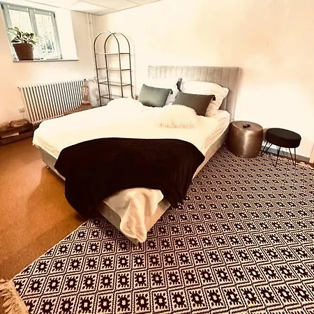 Privatzimmer, Geteiltes Bad Und Toilette Apartment *
