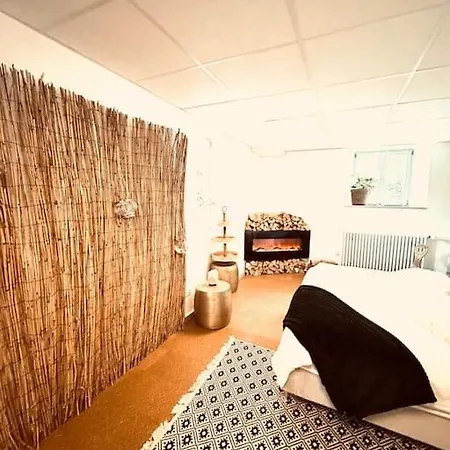 Privatzimmer, Geteiltes Bad Und Toilette * Wurzburg